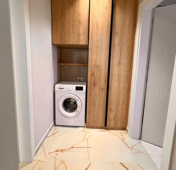 Juri Lungomare Apartamento Vlorë